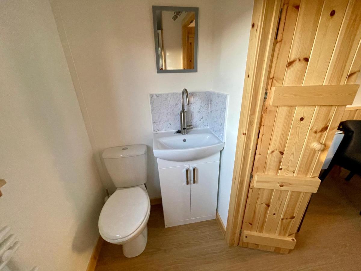 Per Ardua Shepherds Hut Fort William Bagian luar foto